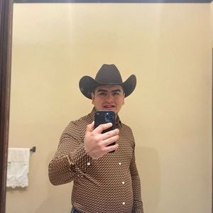 Meet your Posher, Víctor anthony